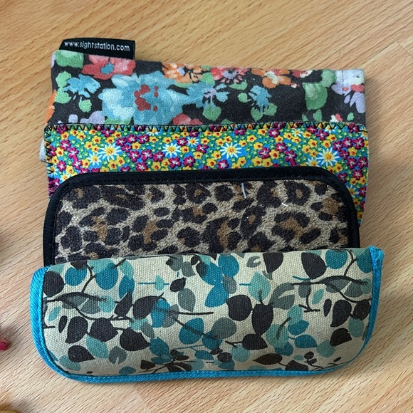 4 pairs of reading glasses - Picture 3 of 3